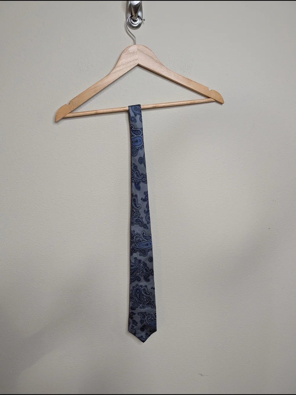 Dillard's Tie Grey Blue Paisley 100% Italian Silk Made in USA Vintage